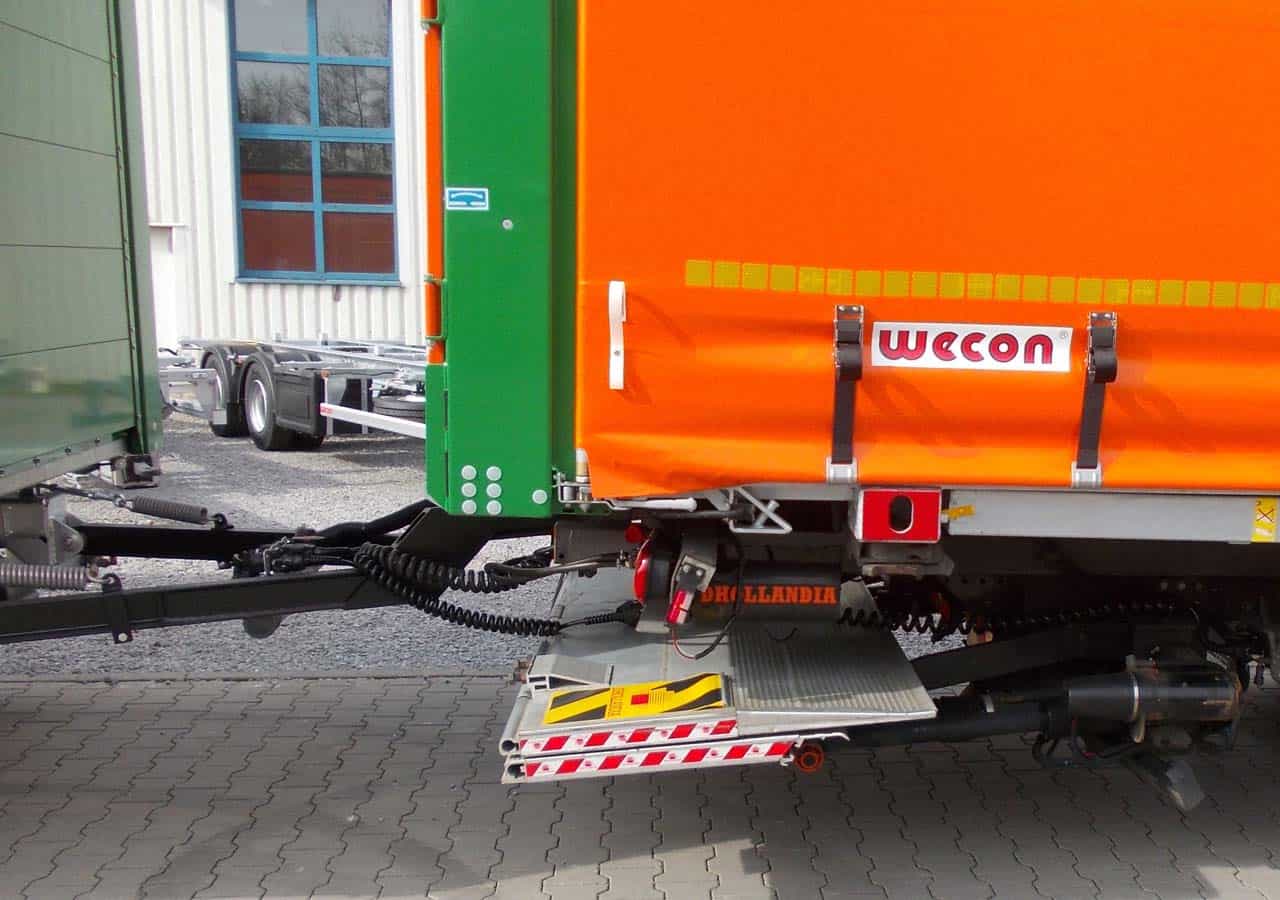 BDF interchangeable system with under-ride tail lift and cranked drawbar on the trailer