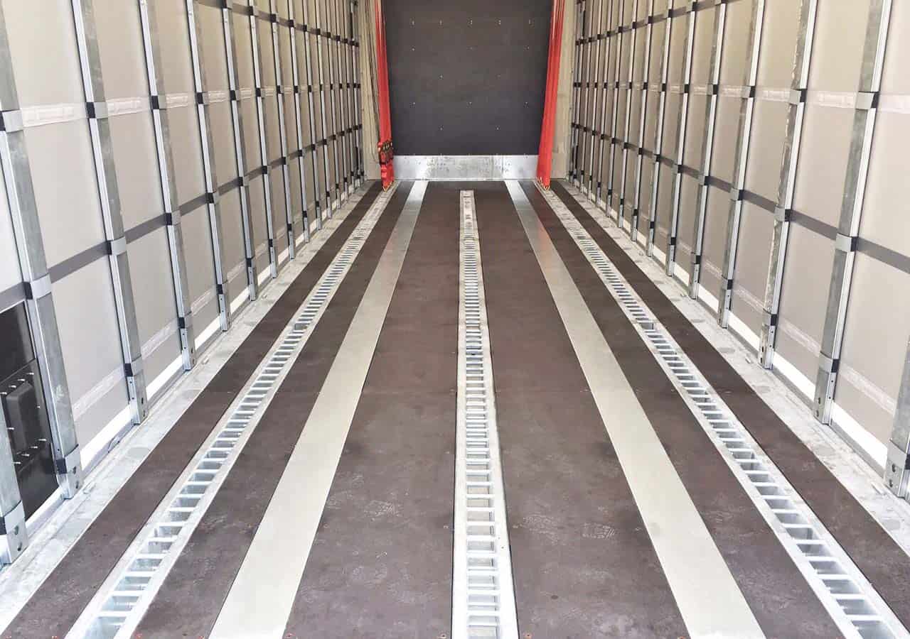 Stanchion magazines in longitudinal direction in the semi-trailer