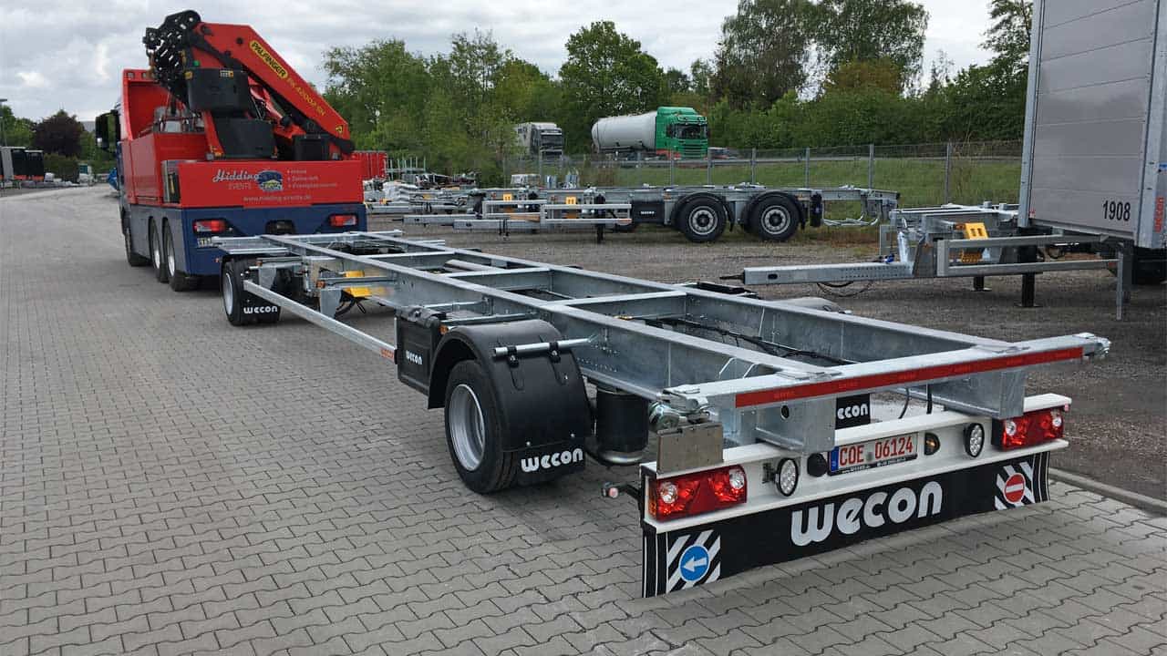 Overlong turntable swap body trailer for 30ft ISO containers
