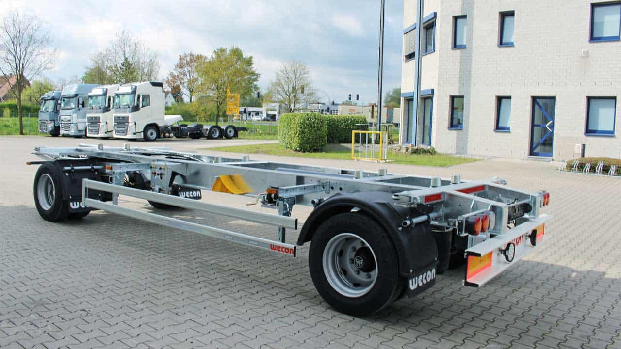 Turntable interchangeable trailer with twin tyres